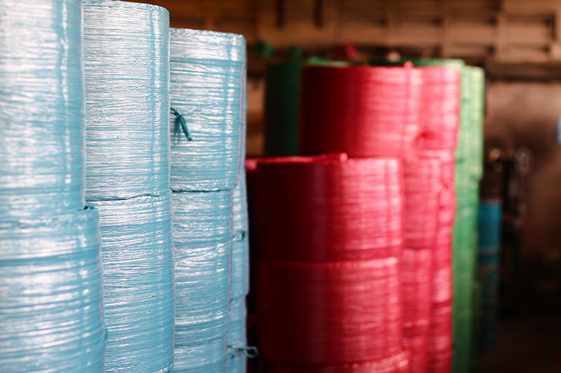 Kapuk Mas Pabrik Tali Rafia Memproduksi Tali Plastik Packing Kualitas Import. Membuka Peluang Usaha Bagi Anda Menjadi Partner bisnis Kami di kota Halmahera Timur! 
